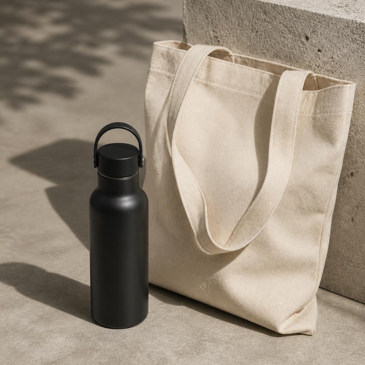 Todo dia — Garrafa de aço · Tote de algodão